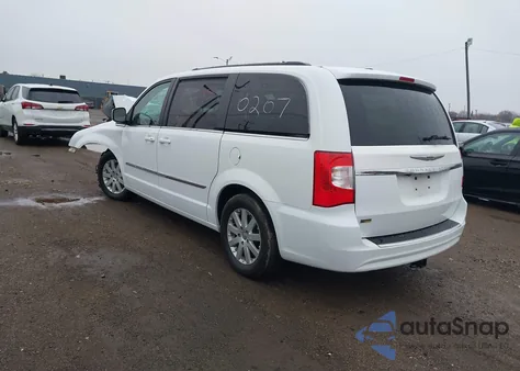 2015 Chrysler Town & Country Touring z USA, uszkodzony, nr VIN 2C4RC1BG8FR720207